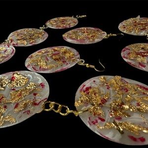Unique Hand Painted Gold, White & Red Shell Plate Necklace With Earrings